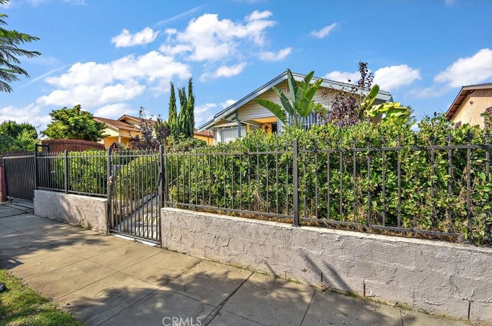 1309 73rd St, Los Angeles CA  90044-2437 exterior