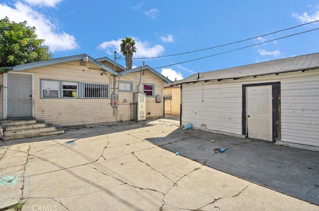 1309 73rd St, Los Angeles CA  90044-2437 exterior