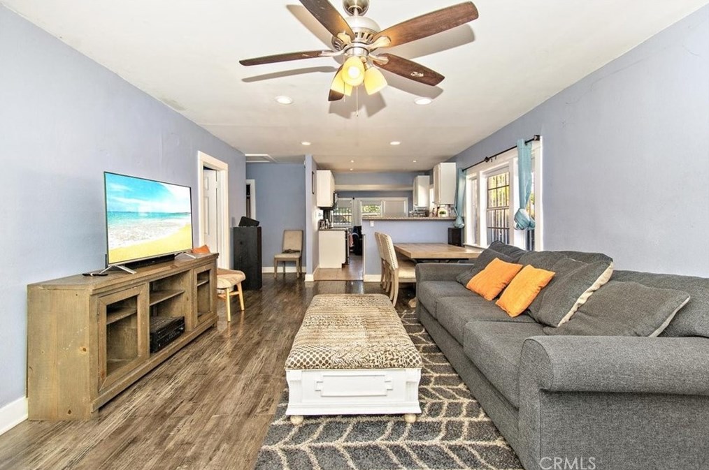 1309 73rd St, Los Angeles CA  90044-2437 exterior