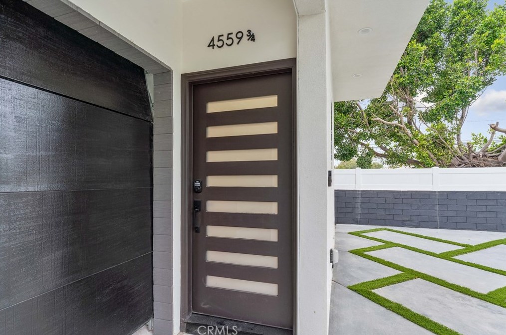 4559 18th St, Los Angeles CA  90019-5843 exterior
