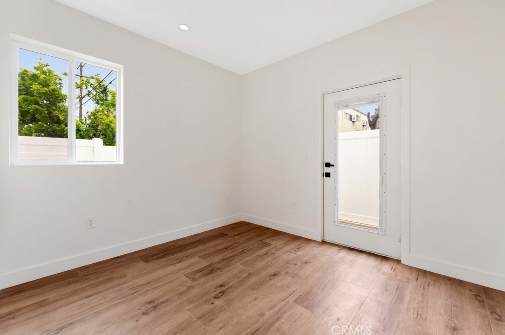 4559 18th St, Los Angeles CA  90019-5843 exterior