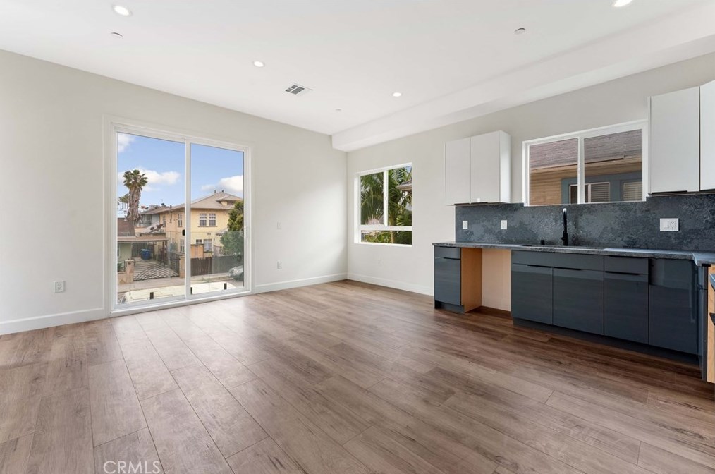 4559 18th St, Los Angeles CA  90019-5843 exterior