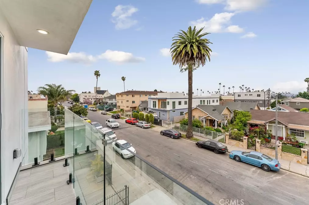 4559 18th St, Los Angeles CA  90019-5843 exterior