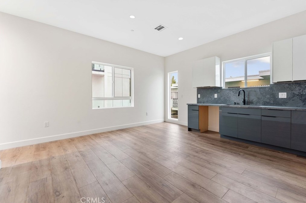 4559 18th St, Los Angeles CA  90019-5843 exterior