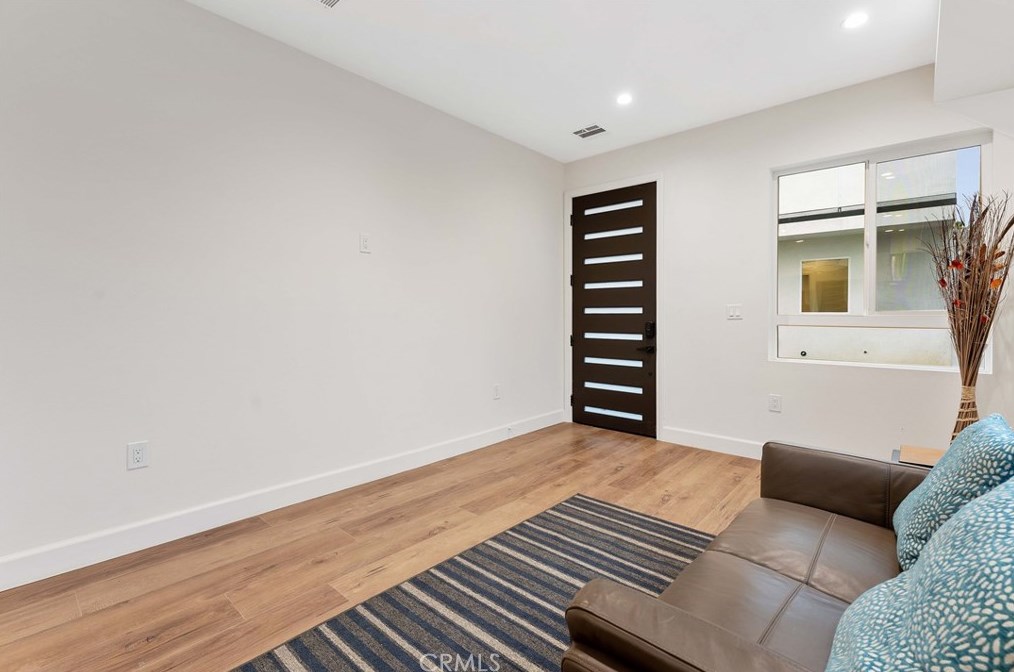 4559 18th St, Los Angeles CA  90019-5843 exterior