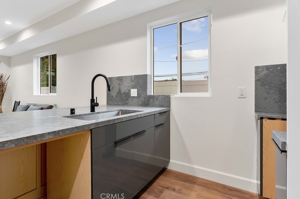 4559 18th St, Los Angeles CA  90019-5843 exterior