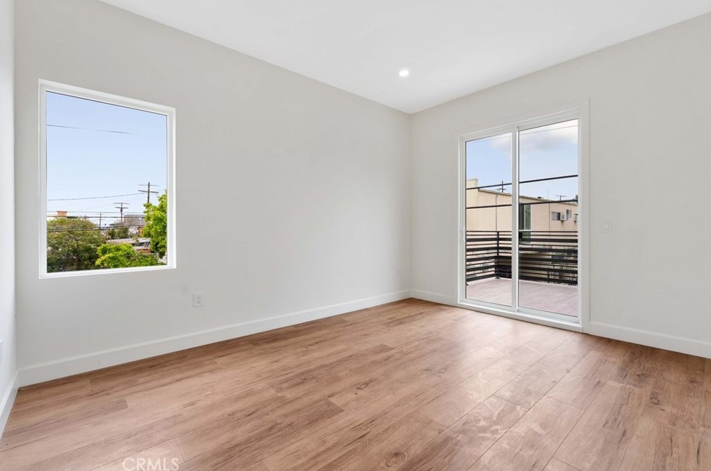 4559 18th St, Los Angeles CA  90019-5843 exterior