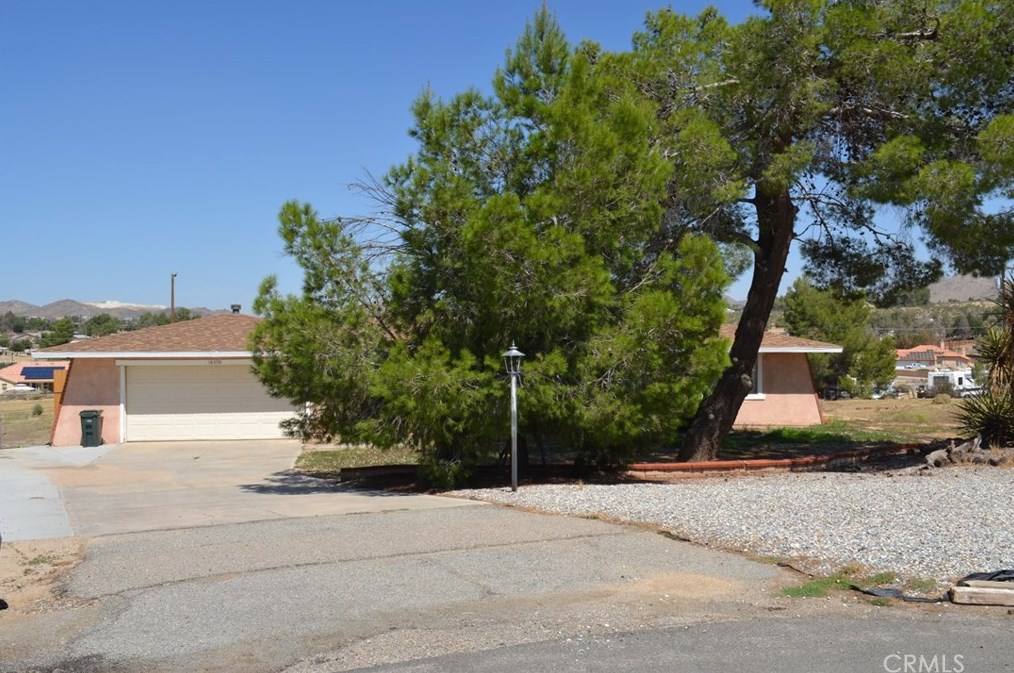 18338 Winnetka Rd, Apple Valley CA 92307-4851 exterior