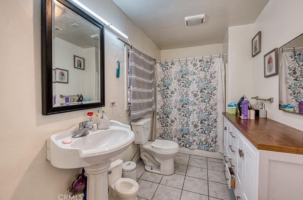 808 111th Dr, Los Angeles CA  90059-1533 exterior