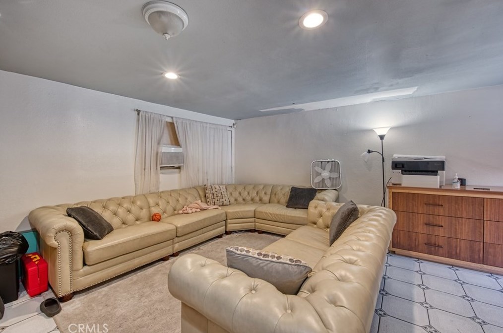 808 111th Dr, Los Angeles CA  90059-1533 exterior