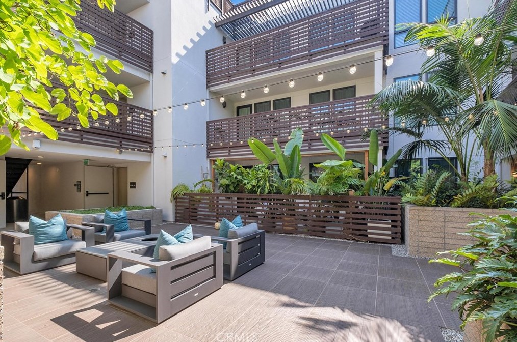 6030 Seabluff Dr, Los Angeles CA  90094-2250 exterior