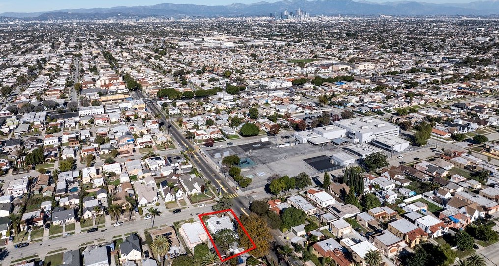 2202 75th St, Los Angeles CA  90043-5326 exterior