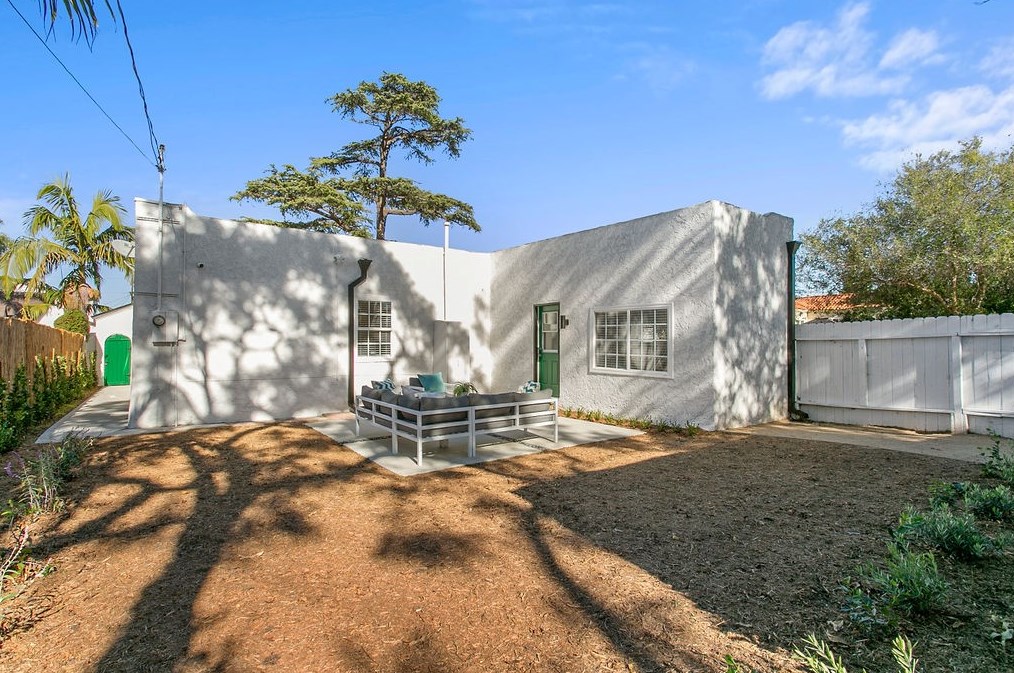 2202 75th St, Los Angeles CA  90043-5326 exterior