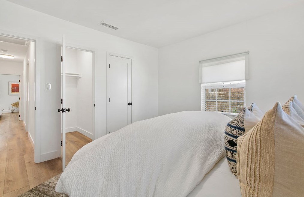 2202 75th St, Los Angeles CA  90043-5326 exterior