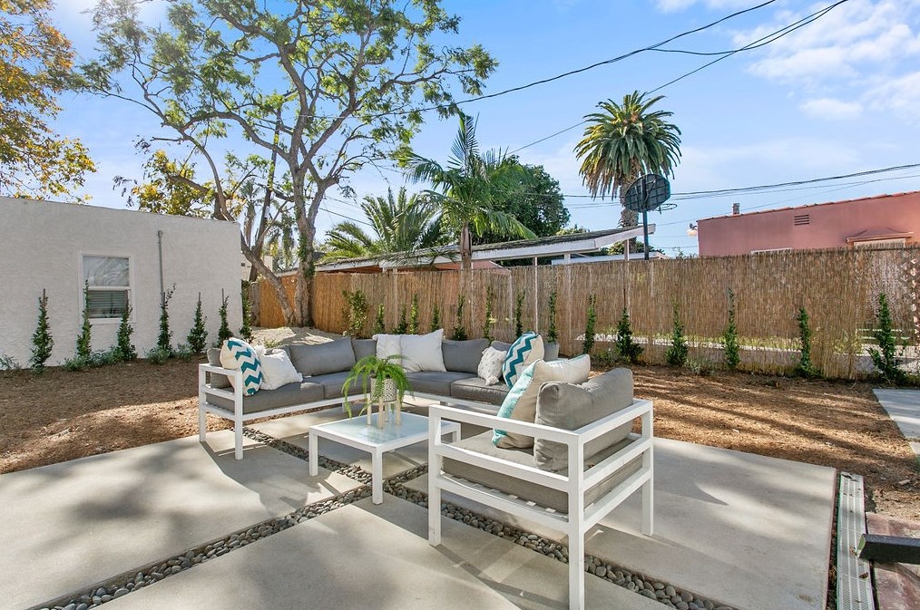 2202 75th St, Los Angeles CA  90043-5326 exterior