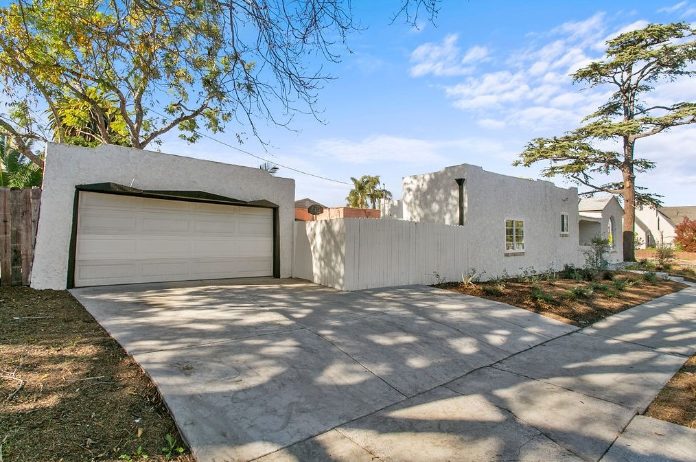 2202 75th St, Los Angeles CA  90043-5326 exterior