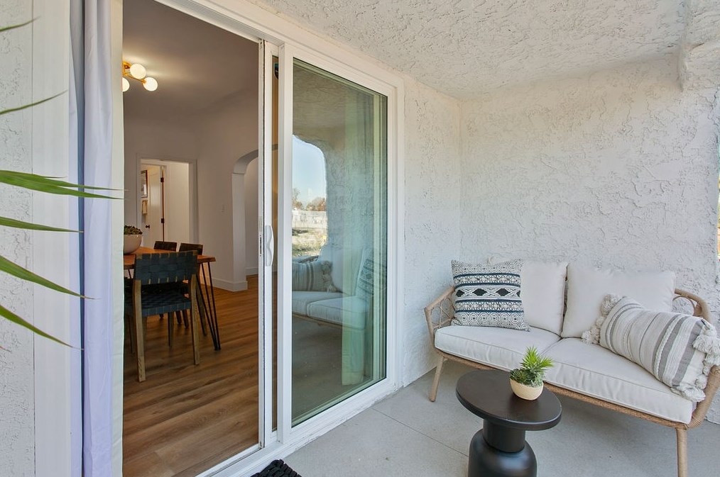 2202 75th St, Los Angeles CA  90043-5326 exterior