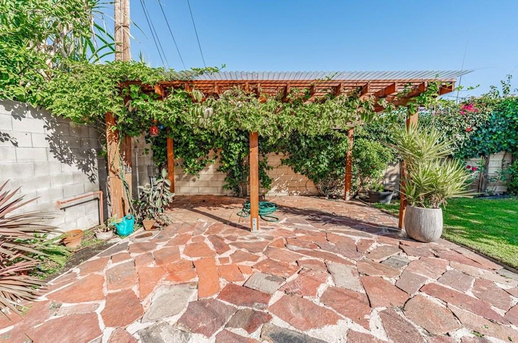 18031 Welby Way, Los Angeles CA  91335-5642 exterior