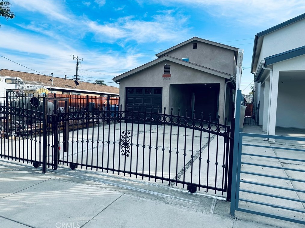 2014 Piru St, Compton CA  90222-3525 exterior