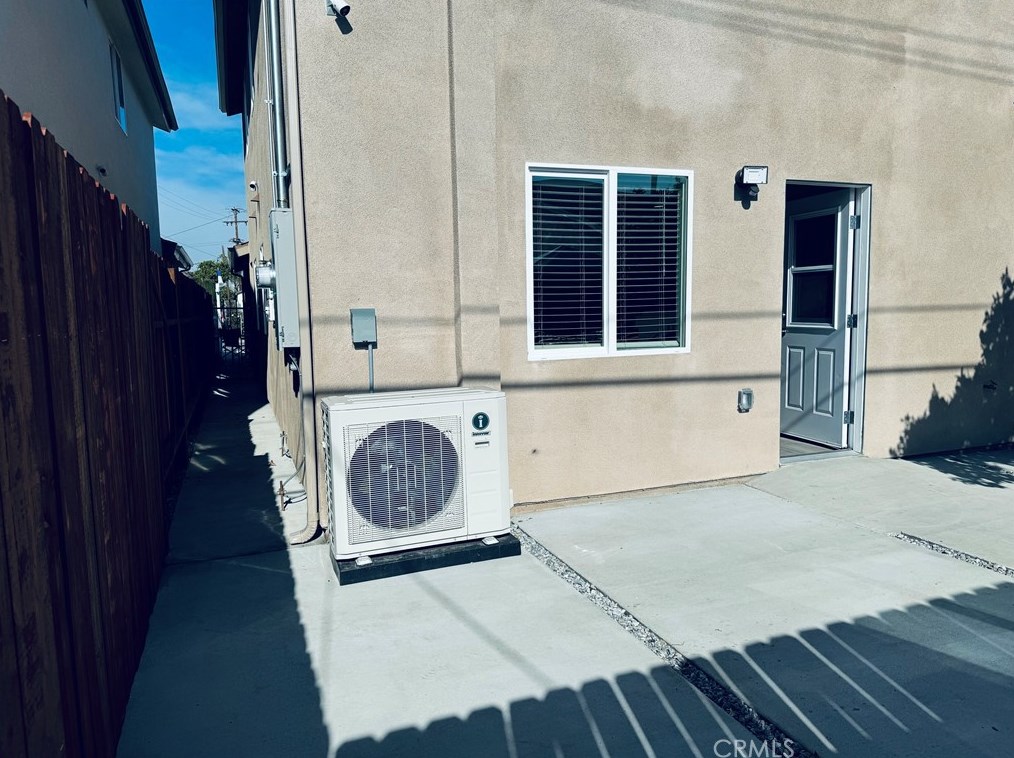 2014 Piru St, Compton CA  90222-3525 exterior