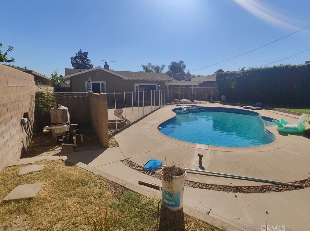 17448 Filbert St, Fontana CA  92335-5921 exterior
