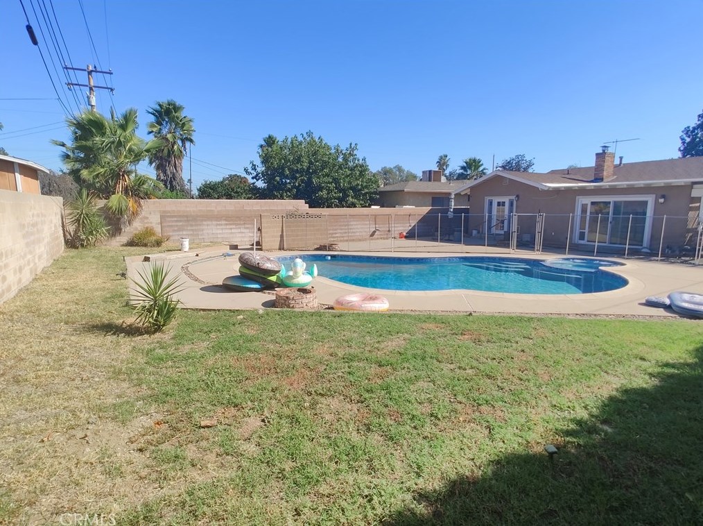 17448 Filbert St, Fontana CA  92335-5921 exterior