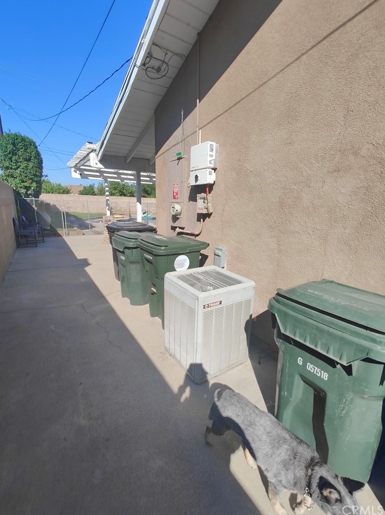 17448 Filbert St, Fontana CA  92335-5921 exterior