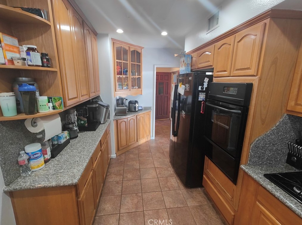 17448 Filbert St, Fontana CA  92335-5921 exterior