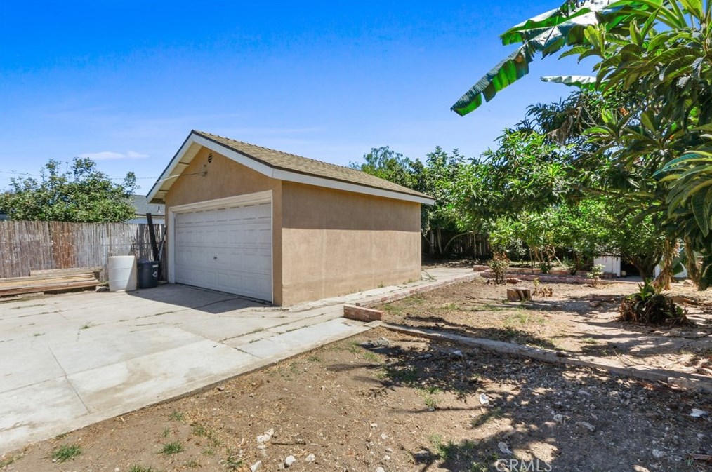 1638 105th St, Los Angeles CA  90047-4451 exterior