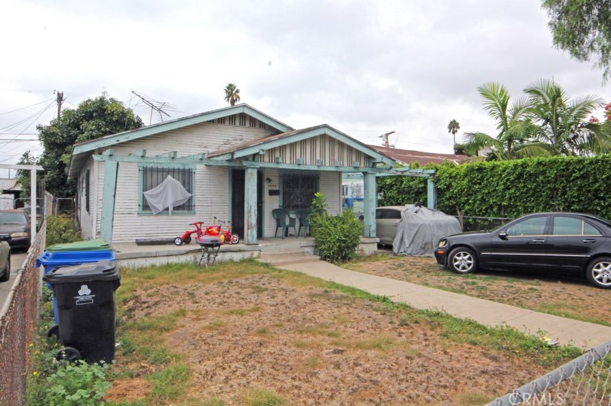 1535 70th St, Los Angeles CA  90001-2501 exterior