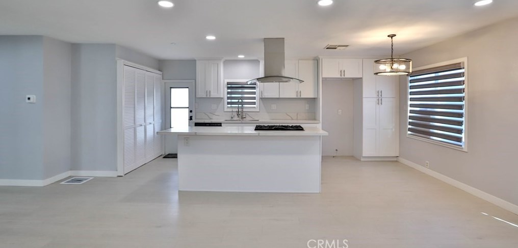 9800 Bolsa Ave, Westminster CA  92683-6661 exterior