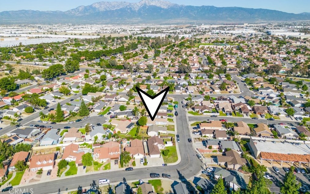 11796 Oakwood Dr, Fontana CA  92337-8341 exterior