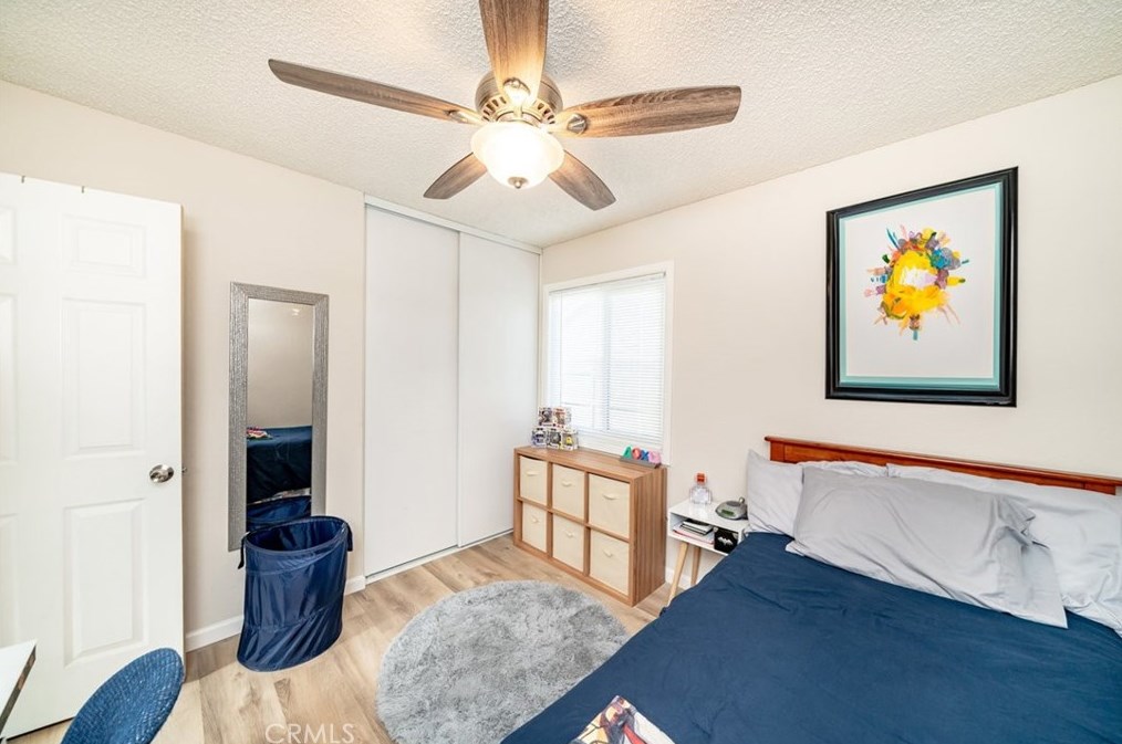 11796 Oakwood Dr, Fontana CA  92337-8341 exterior