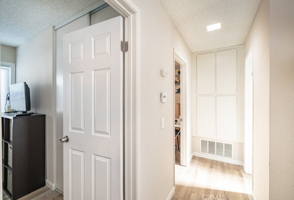 11796 Oakwood Dr, Fontana CA  92337-8341 exterior