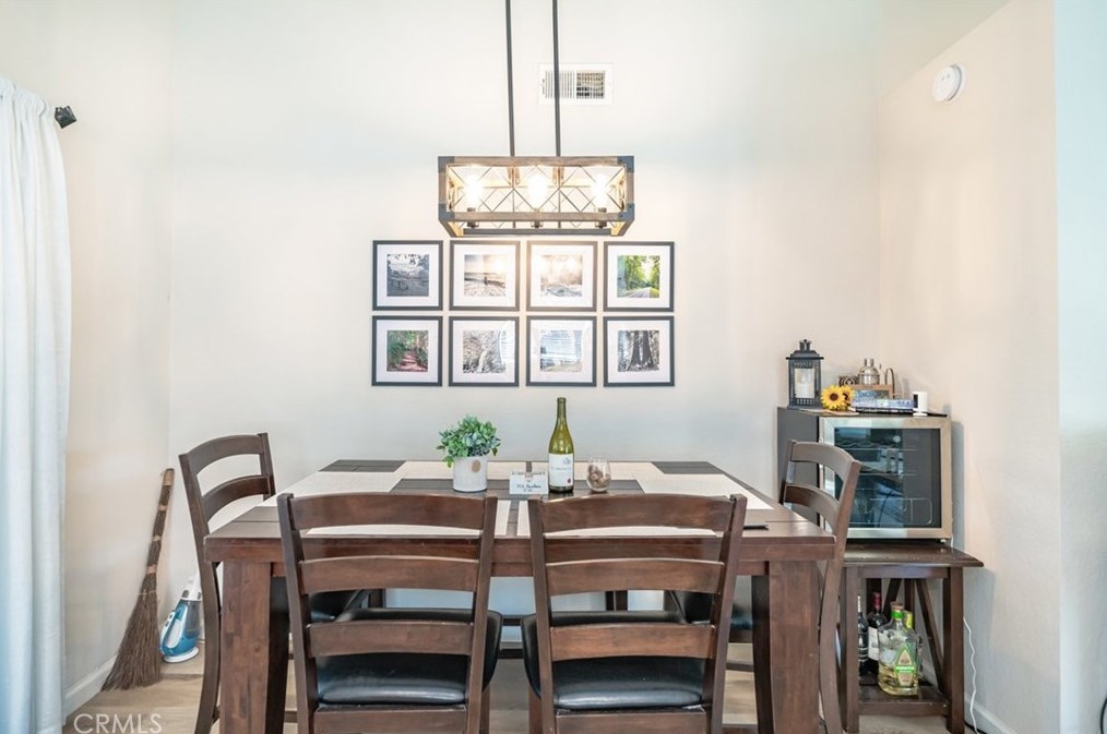 11796 Oakwood Dr, Fontana CA  92337-8341 exterior