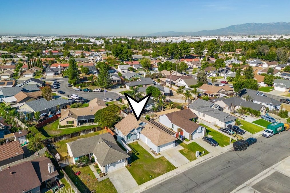 11796 Oakwood Dr, Fontana CA  92337-8341 exterior