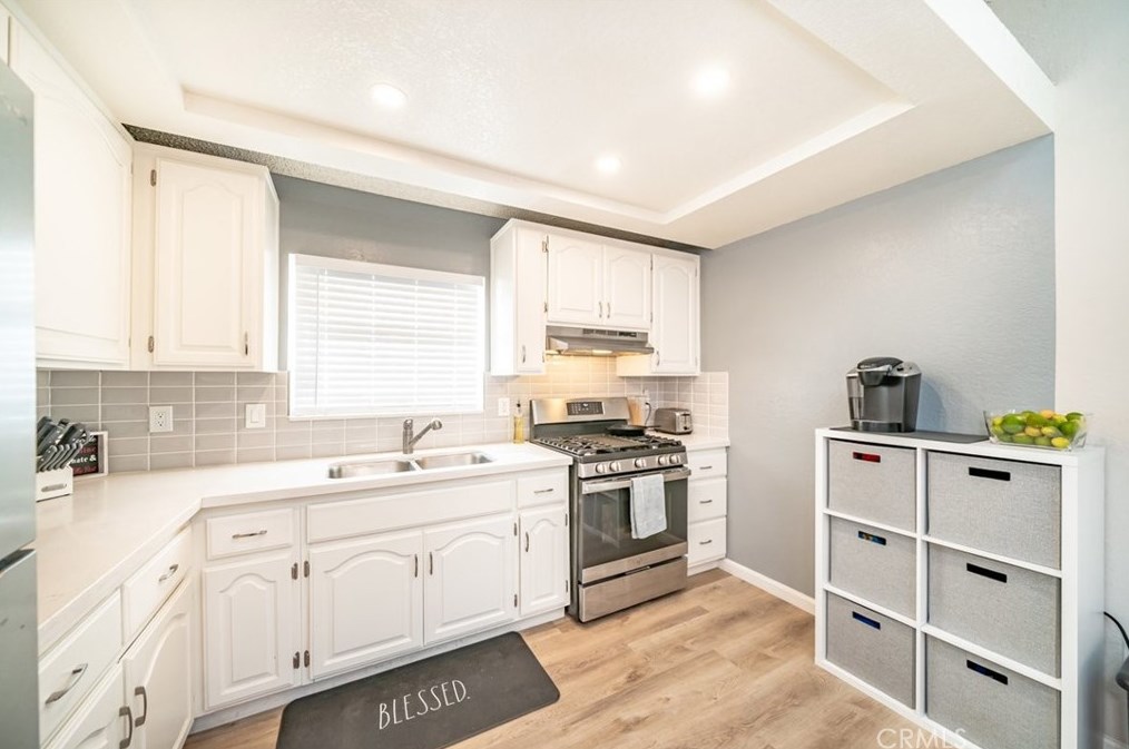 11796 Oakwood Dr, Fontana CA  92337-8341 exterior