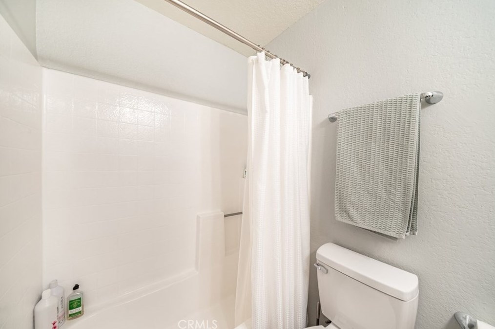 11796 Oakwood Dr, Fontana CA  92337-8341 exterior