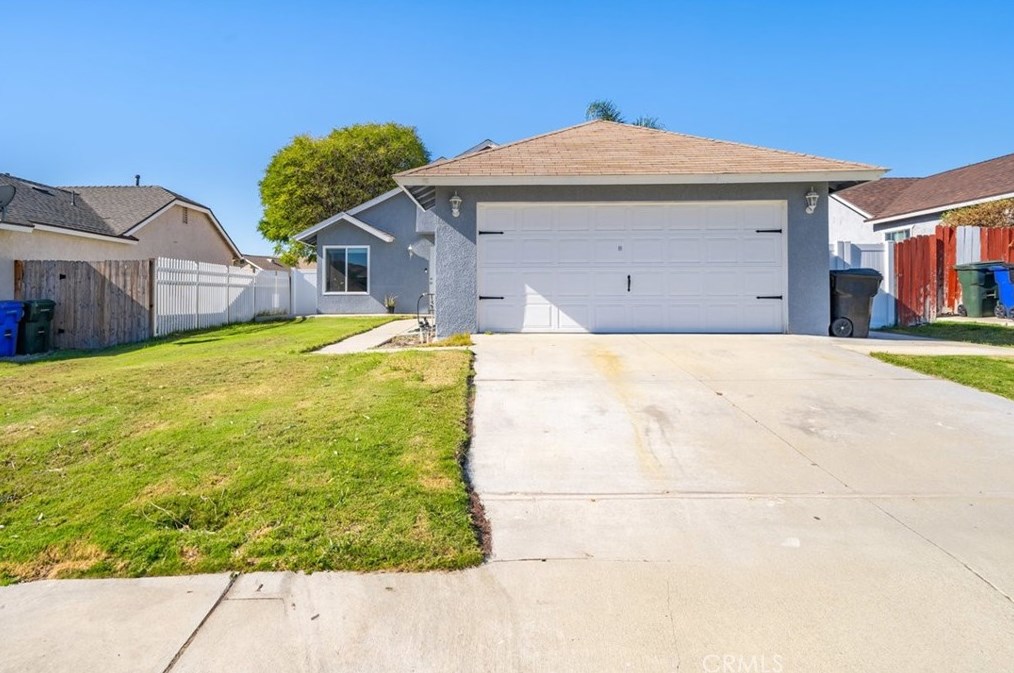 11796 Oakwood Dr, Fontana CA  92337-8341 exterior