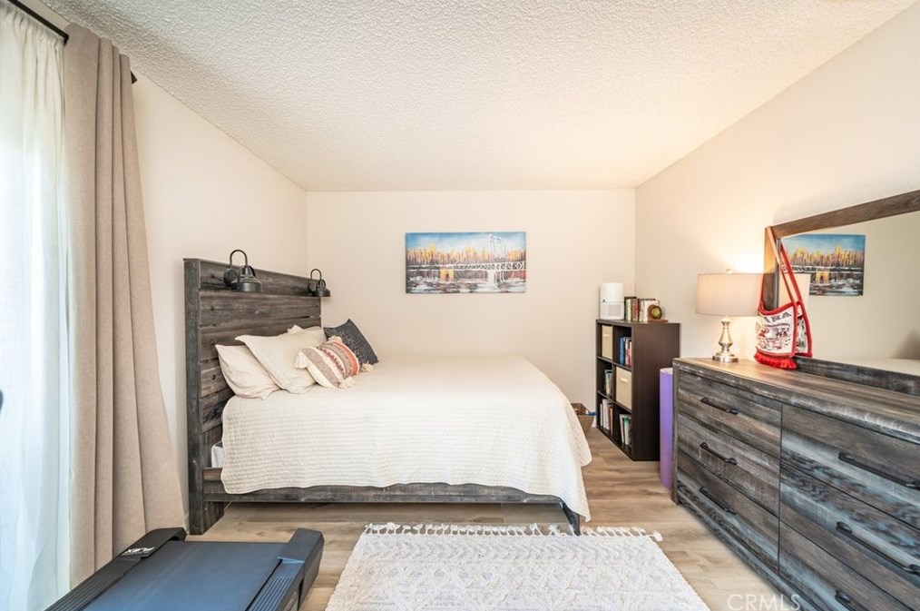 11796 Oakwood Dr, Fontana CA  92337-8341 exterior