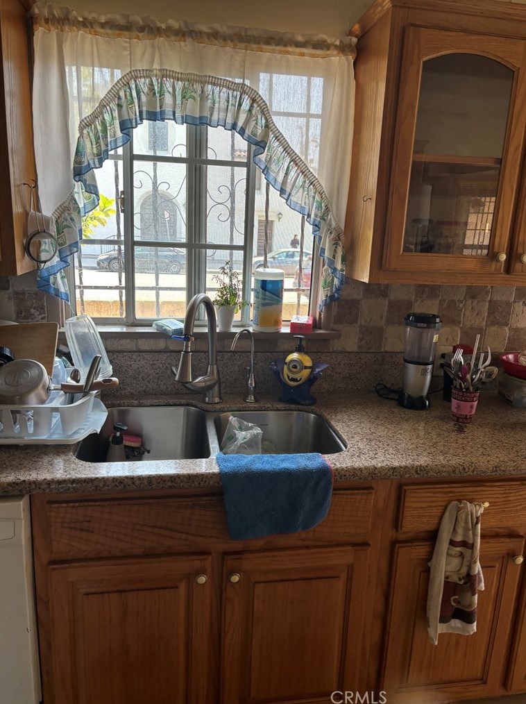 1553 102nd St, Los Angeles CA  90003-4705 exterior