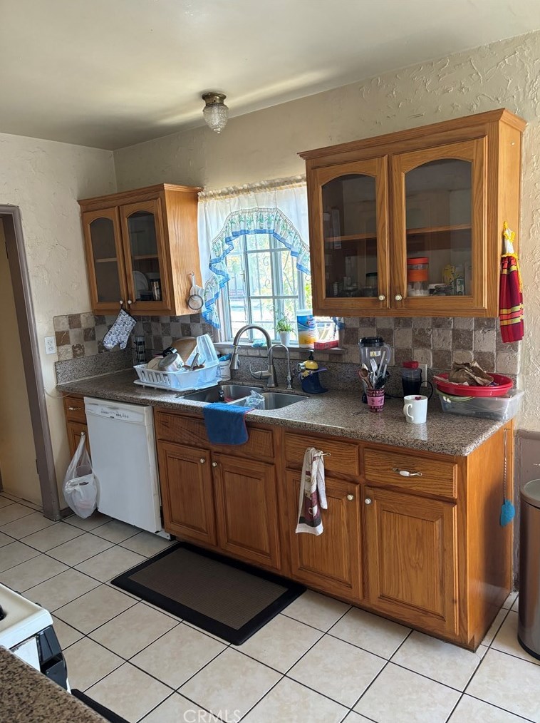 1553 102nd St, Los Angeles CA  90003-4705 exterior