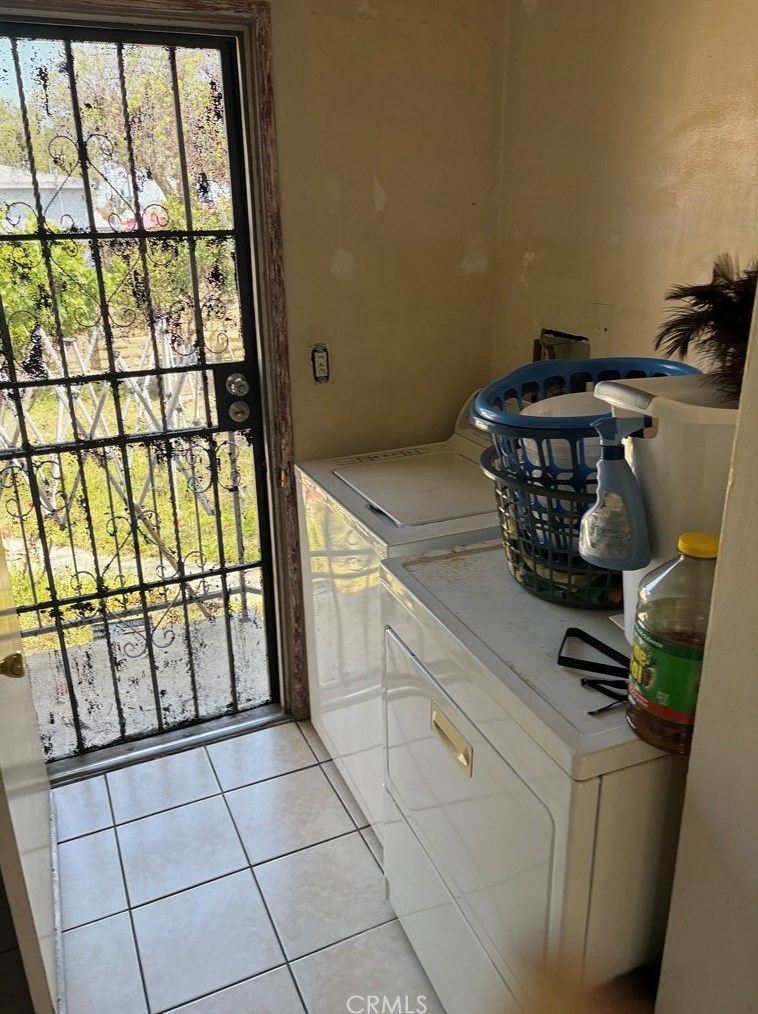 1553 102nd St, Los Angeles CA  90003-4705 exterior