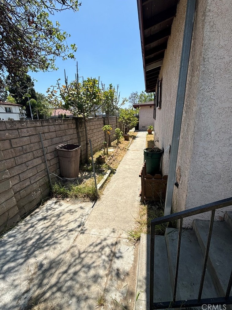 1553 102nd St, Los Angeles CA  90003-4705 exterior