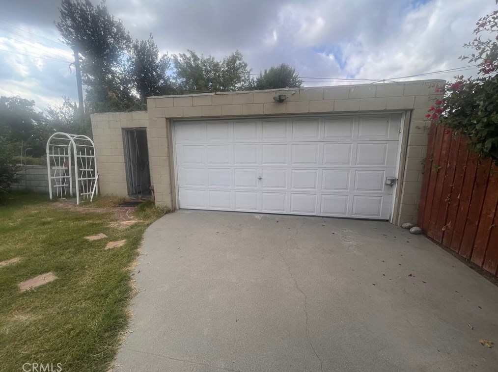 2201 Towne Ave, Pomona CA  91766-6225 exterior