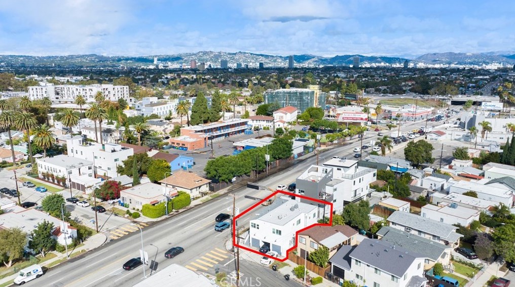 2664 La Brea Ave, Los Angeles CA  90016-2807 exterior