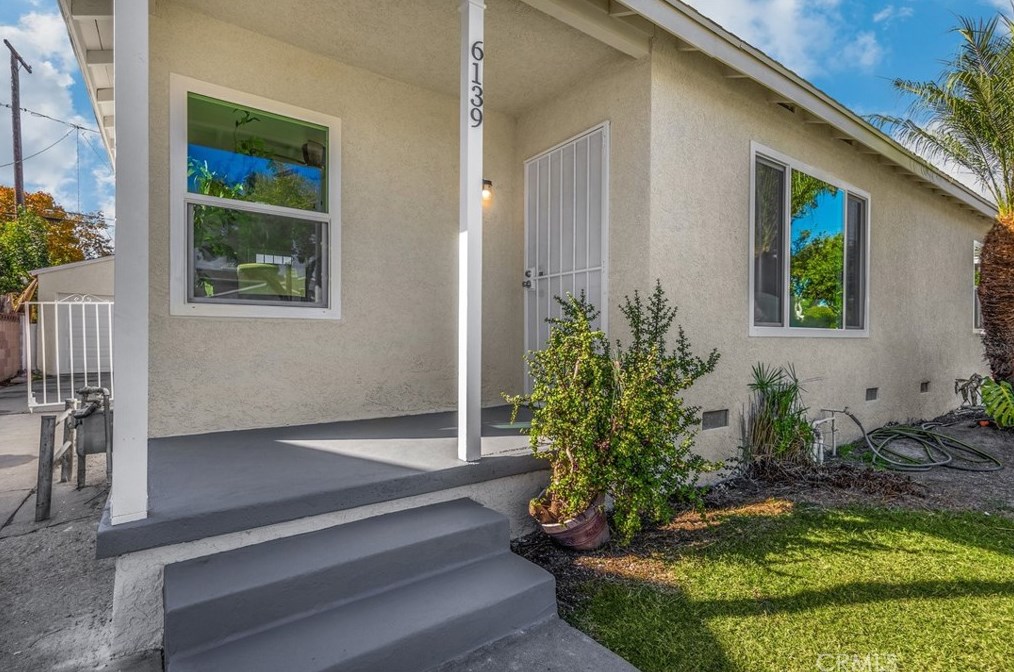 6139 Hazelbrook Ave, Lakewood CA  90712-1162 exterior