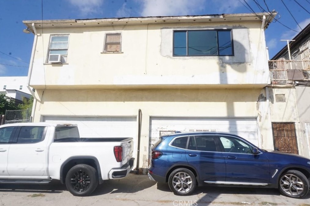 230 Hoover St, Los Angeles CA  90004-3628 exterior
