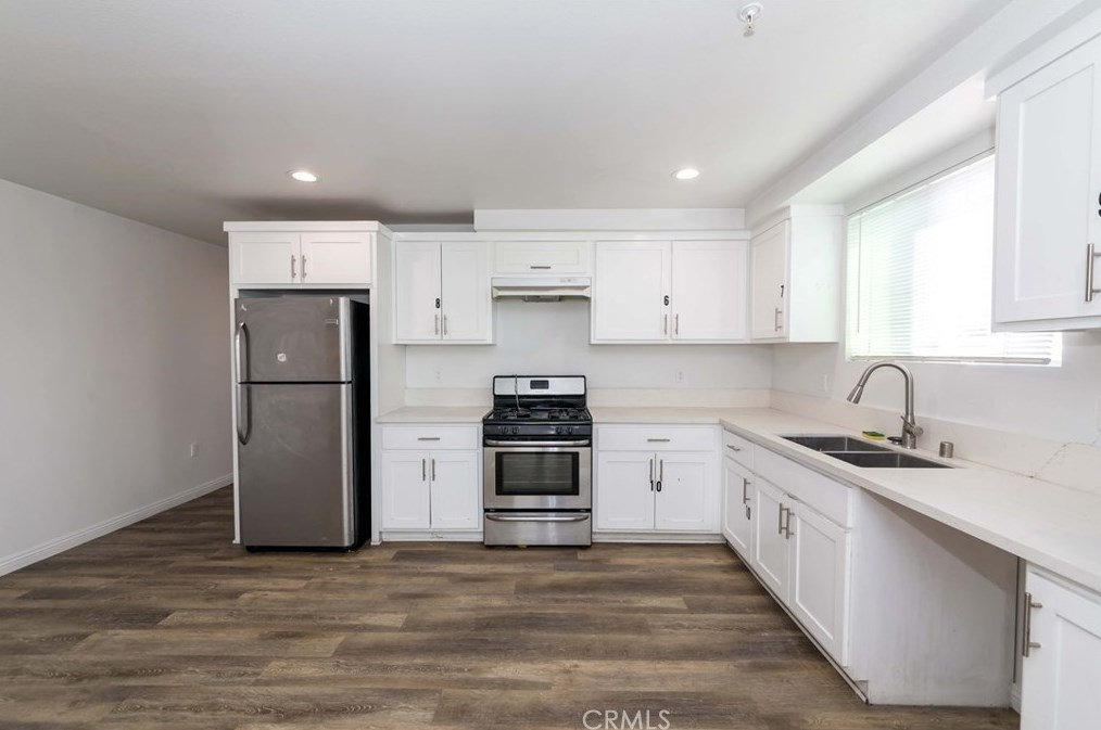 211 43rd St, Los Angeles CA  90011-3007 exterior