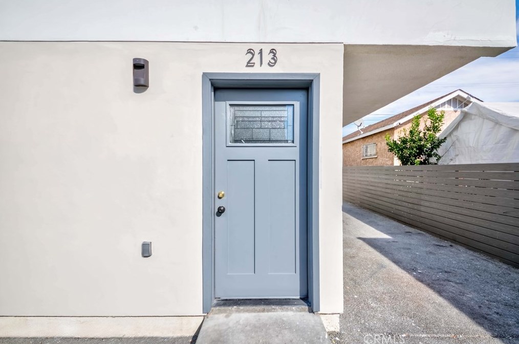 211 43rd St, Los Angeles CA  90011-3007 exterior